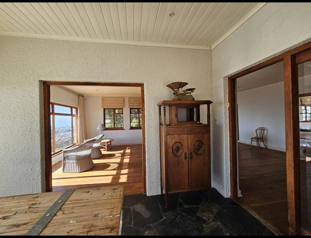 6 BEDROOM HOUSE FOR SALE IN DA GAMA BAY